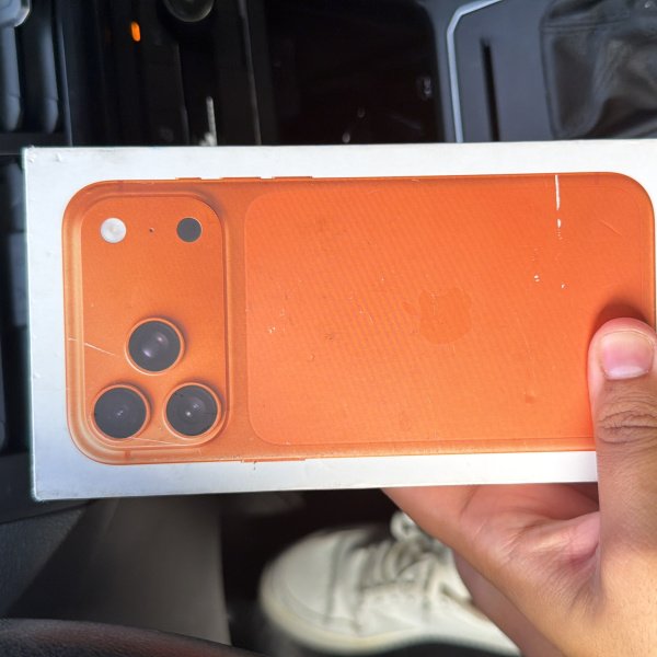 IPHONE 17 PRO MAX DE CARNAVAL